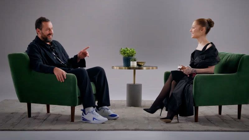 Adam Sandler habla sobre el papel de Ariana Grande en “Wicked”