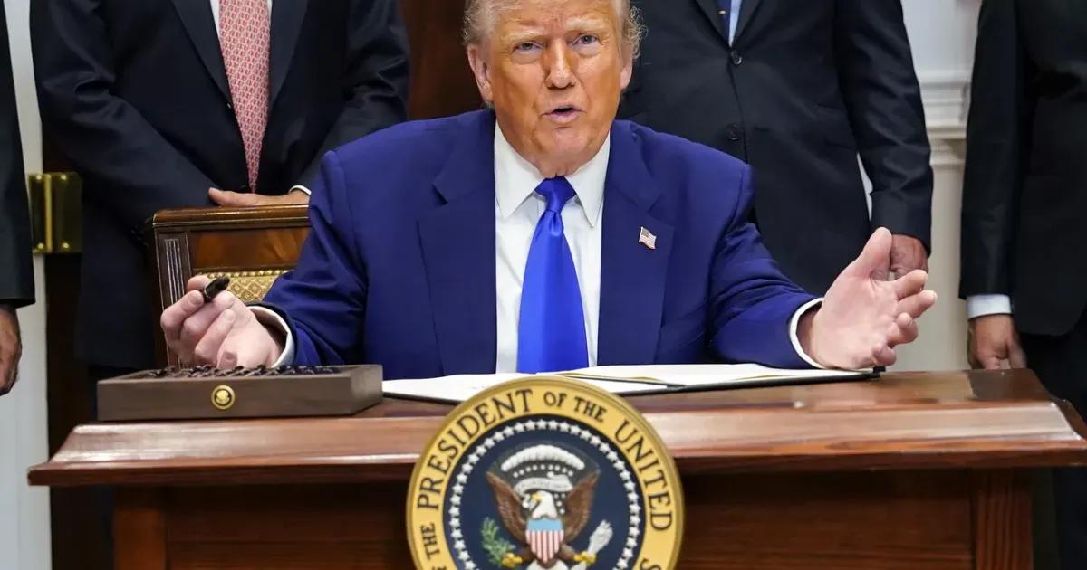 Colombia expresa "profunda preocupación" ante advertencia de Trump sobre ataques y pide unidad regional