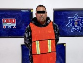 Es sorprendido conduciendo camioneta robada, es detenido