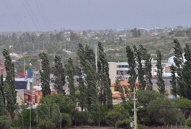 Anuncian un fin de semana inestable con descenso de temperaturas y posibles tormentas en la provincia