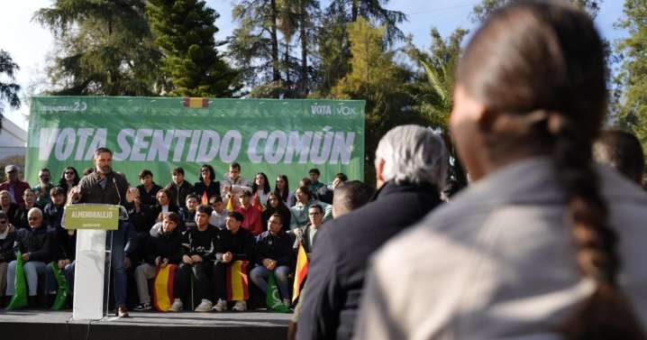 Abascal denuncia que en España gobierna una «mafia corrupta» que es «un peligro para las mujeres»