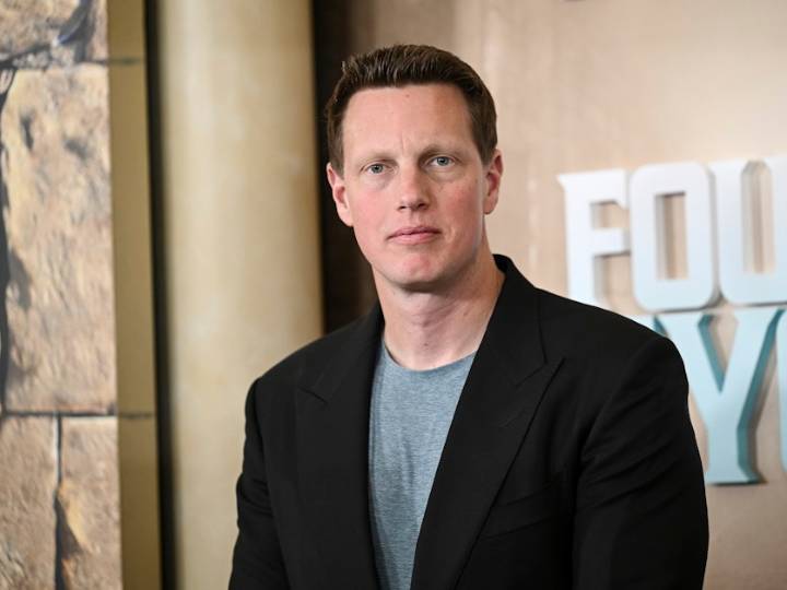 Not so fast, Netflix. Paramount launches hostile bid for Warner Bros. Discovery