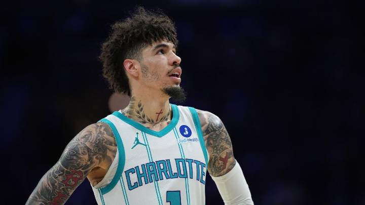 Hornets’ LaMelo Ball exits vs. Raptors with ankle soreness