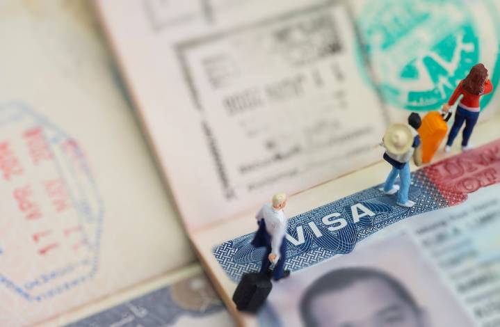 EE. UU. suspende solicitudes de inmigración de países en la lista de prohibición de viajes
