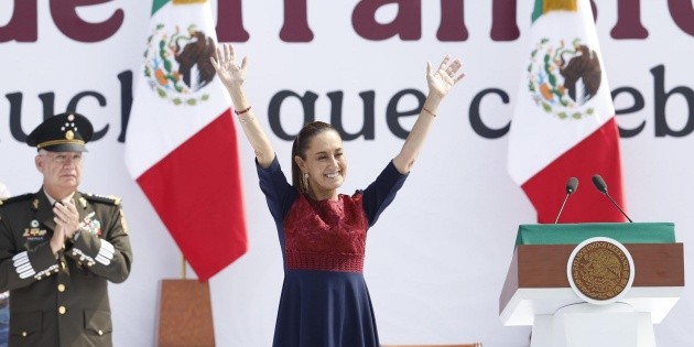 Sheinbaum anuncia salud universal en celebración en el Zócalo