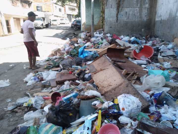 Piden repavimentación para la calle Los Mariachis