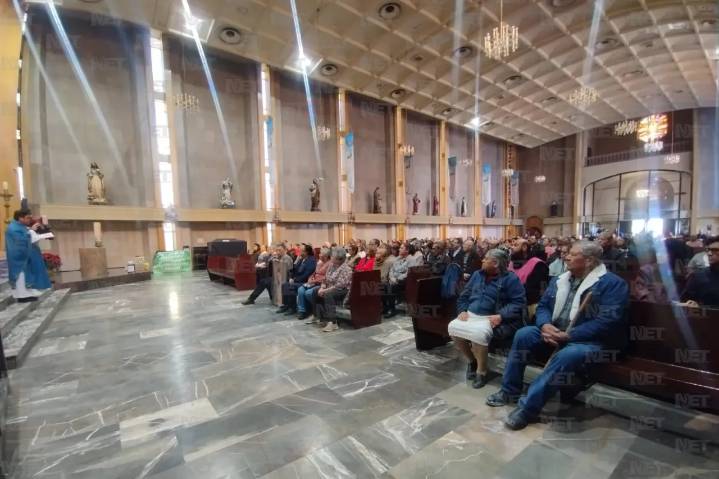 Jubilados y pensionados participan en procesión y misa por la Guadalupana