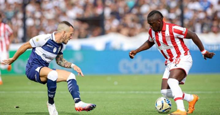 Estudiantes ganó el clásico platense y es el otro finalista