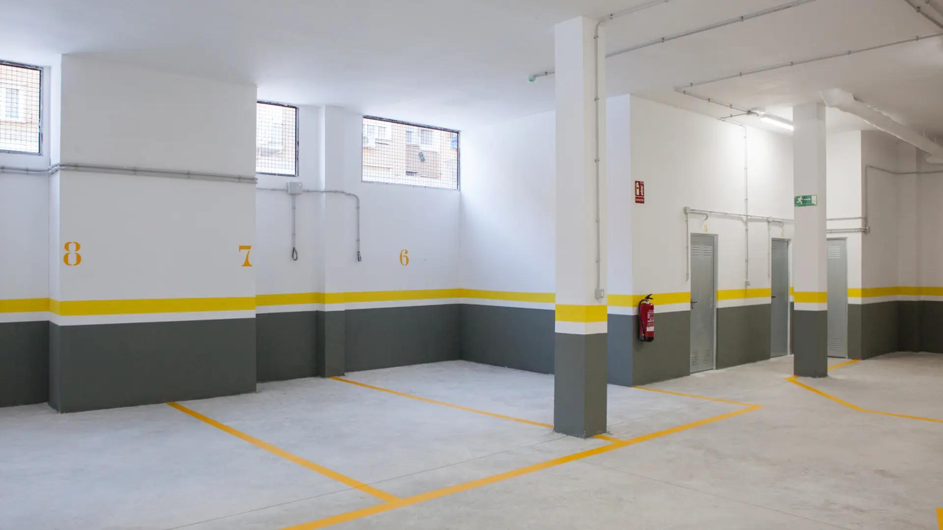 El Supremo dicta que los puntos de recarga en garajes requieren solo un aviso previo a la comunidad