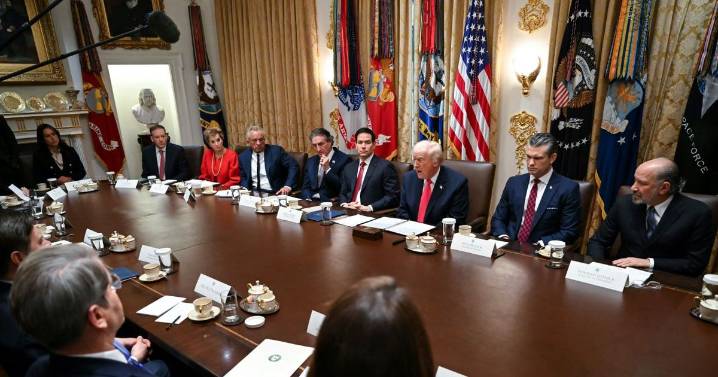 Trump anuncia que los ataques dentro de Venezuela comenzarán muy pronto y lanza advertencia a Colombia