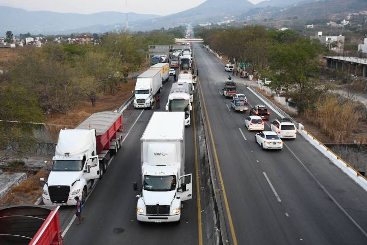 ¿Sigue cerrada la Autopista del Sol? Reporte del bloqueo de transportistas en la México