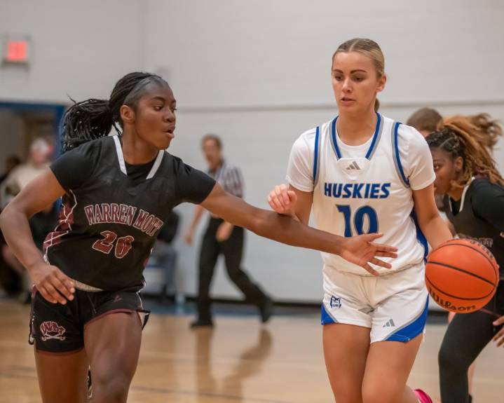 Photo Gallery of the St. Clair Shores Lakeview vs. Warren Mott girls basketball game