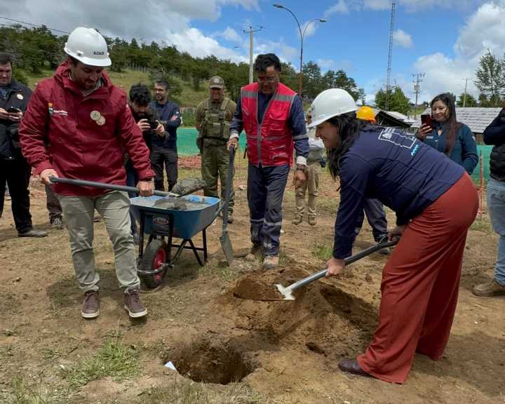 Inician obras de reposición de la plaza principal de Villa Ortega