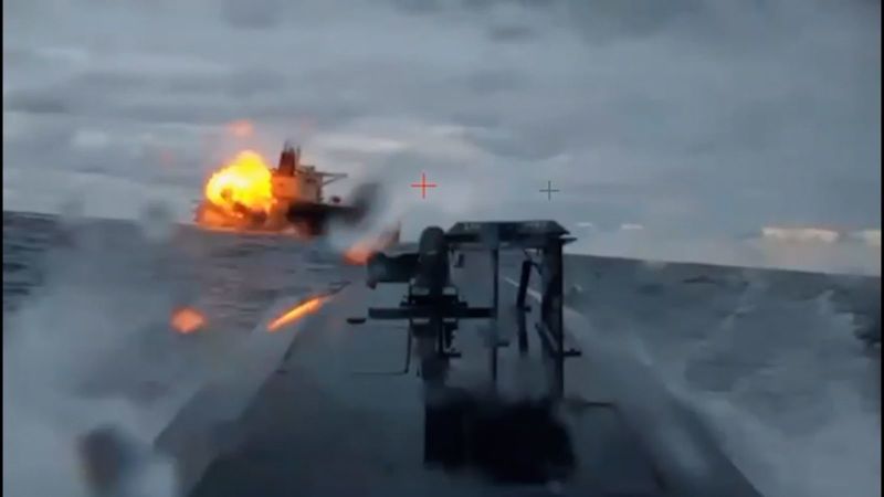 Ucrania confirma ataque a petrolero de la flota encubierta rusa en el mar Negro