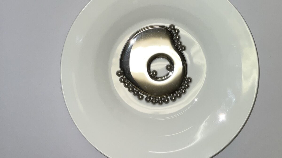 Newly Discovered 'Hybrid' Phase of Matter Blurs the Line Between Solid and Liquid