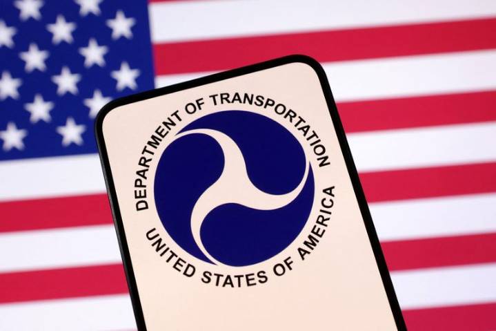 US threatens New York funding over truck driver licenses issued to immigrants