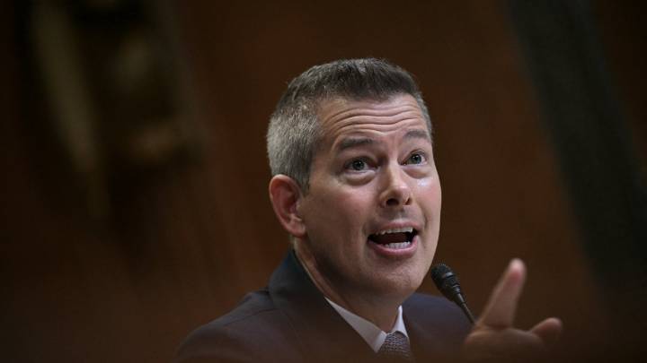 Duffy advierte a Walz que revoque las licencias comerciales expedidas ilegalmente o perderá $30 millones en fondos para las autopistas