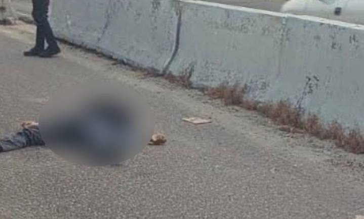 Muere motociclista tras ser arrollado y derrapar en Acapulco