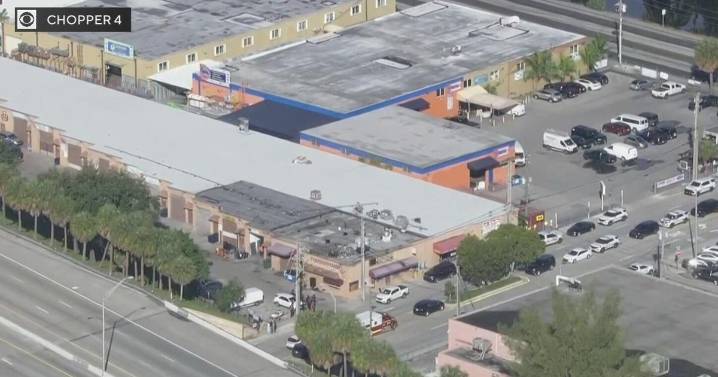 Hialeah suspect barricades himself, surrenders after 5 hours, police say