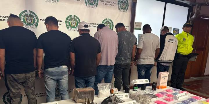 Cayó red criminal distribuidora de drogas en una universidad de Bucaramanga: tenían estupefacientes clasificados en formas, olores y sabores