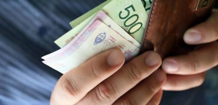 Milei decretó un mísero aumento del salario mínimo: en agosto de 2026 llegará a $376.600