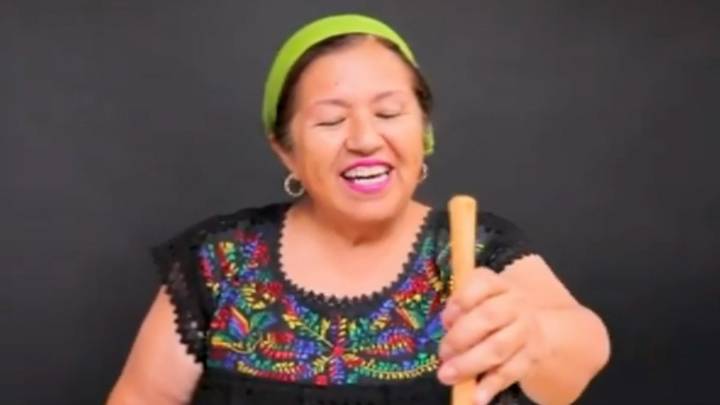 Destaca la arteaguense Martha Quiroz en libro nacional de cocina; comparte receta de champurrado