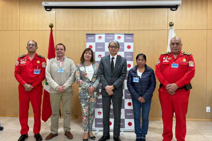 Embajada del Japón dona cinco vehículos de emergencias al Cuerpo de Bomberos del Perú