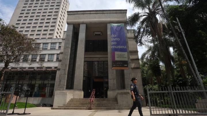 Thieves snatch more than a dozen artworks from Brazil library in daytime heist