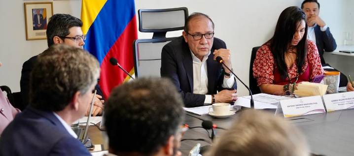 Salario mínimo: Fenalco se niega a "legitimar una mesa" donde las "decisiones ya están tomadas"