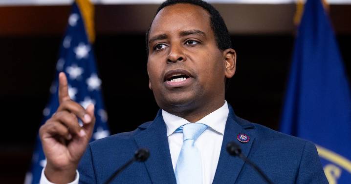 Colorado congressman signs petition for bipartisan group calling for stock trading ban on members of Congress