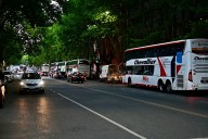 Chocaron tres micros con hinchas de Estudiantes de La Plata: hubo heridos leves