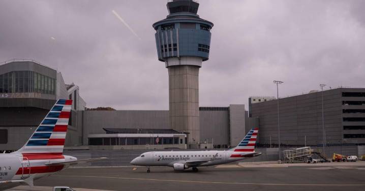 La FAA investiga a aerolíneas de EEUU por recortes de vuelos durante el cierre gubernamental
