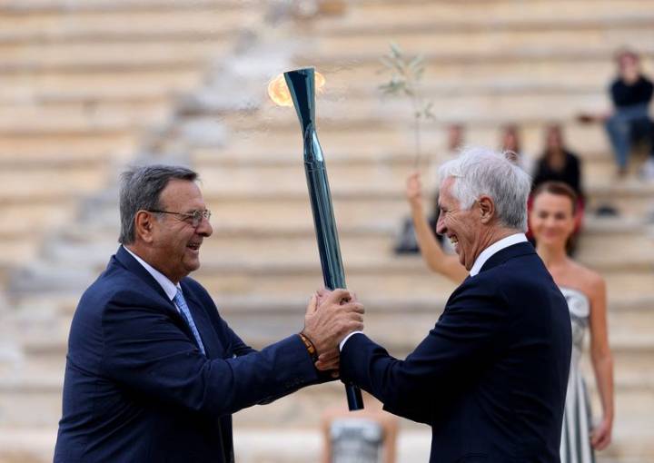 Olympics-Italy receives Olympic flame for Milano Winter Games ahead of relay