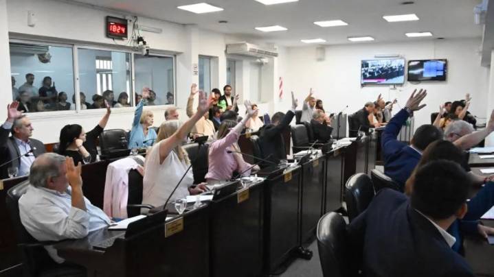 Sesión extraordinaria: la Legislatura envió a comisión los proyectos clave del Ejecutivo