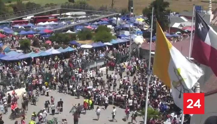 Miles de fieles peregrinaron a Lo Vásquez este lunes