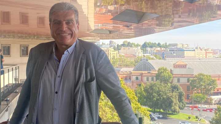 Un ejecutivo de Badajoz publica su “vicio oculto”: un libro de relatos y cuentos