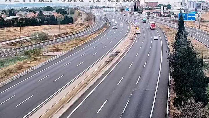 Muere un motorista en un accidente en la A-2 de Zaragoza que corta un carril hacia Barcelona