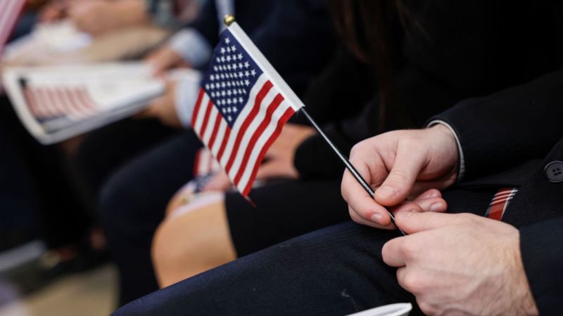 EE.UU. suspende solicitudes de inmigración para personas de 19 países “de preocupación”, incluyendo a Venezuela, Cuba y Haití