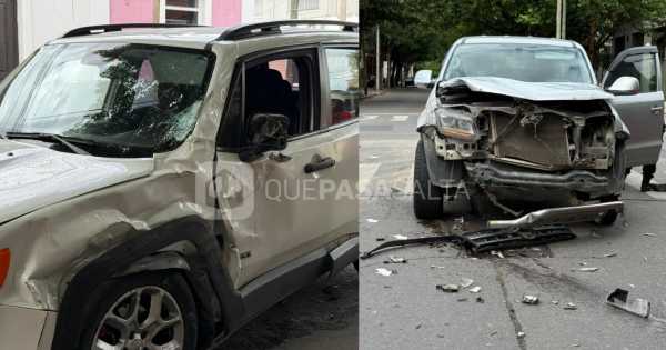 [URGENTE] Terrible choque en el macrocentro: dos camionetas se dieron con todo