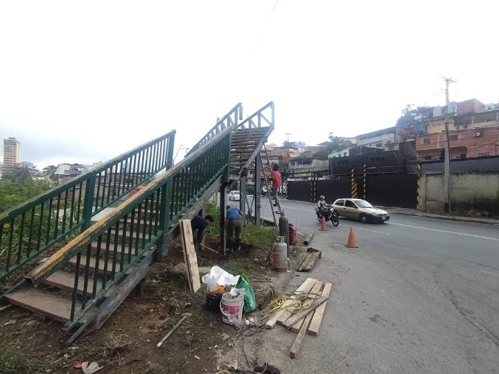 Reparan pasarela del Km. 25 de la Panamericana