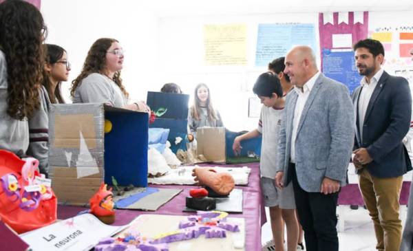 Sastre visitó la muestra de fin de año de la escuela técnica de la CAMAD