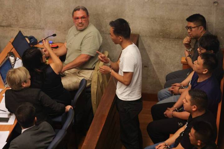 Formalizan a miembros de “mafia china” que operaba en Meiggs