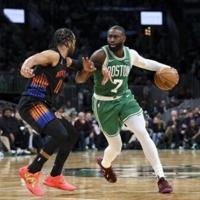 Thunder beat Warriors to bag 13th straight win, Celtics down Knicks