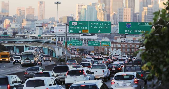 Trump flexibiliza restricciones sobre consumo y emisiones de vehículos