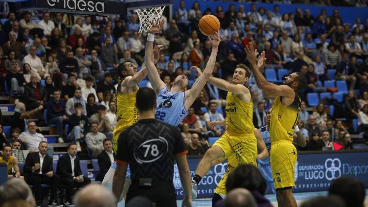 El Breogán sufre otra vía de agua y se hunde en el Pazo ante el Tenerife (96