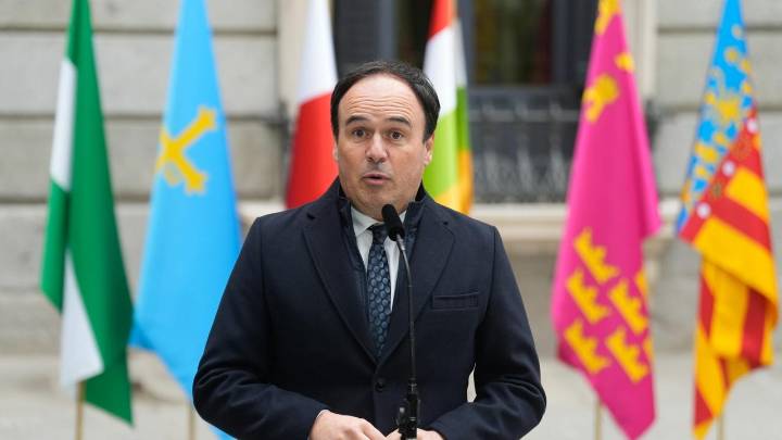 Pérez Llorca asegura que "está a punto de fijar una fecha" para mantener una reunión con Pedro Sánchez