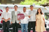 Entrega Salomón Jara 21 ambulancias para Oaxaca