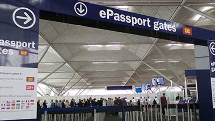 Detenida una ex estrella de la Premier por intento de violación cuando se disponía a salir del país