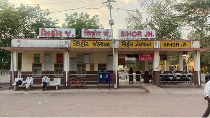 Railway Station Revamp Push Sees ₹7,253 Crore Expenditure in 2025