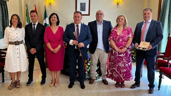 El alcalde de Pinos Puente retira las competencias a los ediles de IU que han firmado la moción de censura